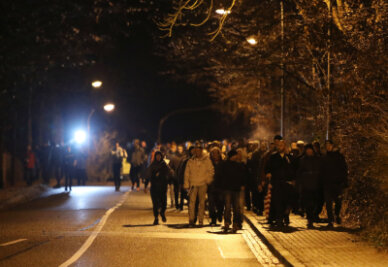 Nach eskalierten Protesten am Montag: Erneut ziehen Hunderte durch Lichtenstein - Personen demonstrieren gegen die Coronaregeln in Lichtenstein.