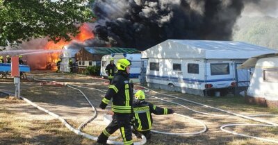 Nach Explosion: 15 Wohnwagen auf Campingplatz an Koberbachtalsperre zerstört - 