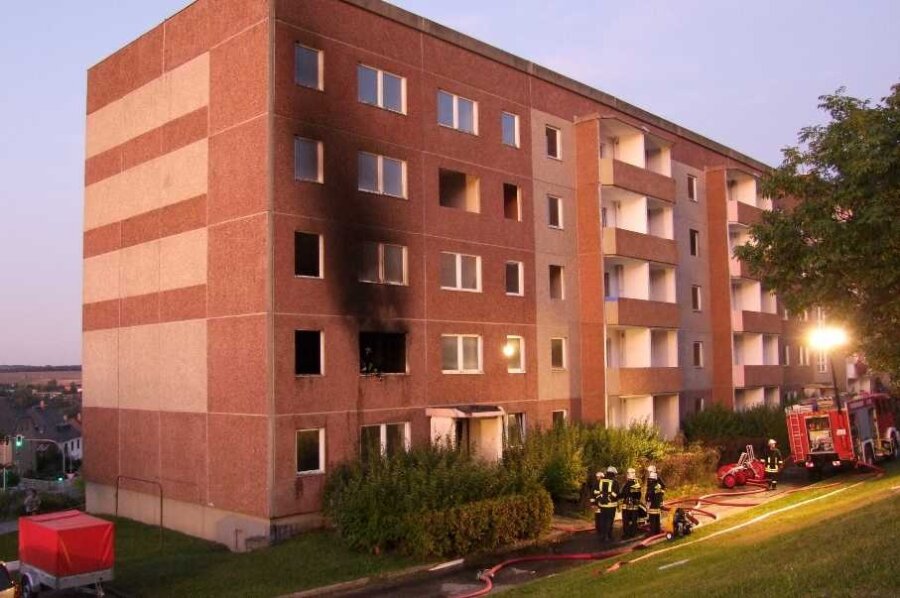 Nach Explosion in Wilkau-Haßlau: Brandschützer übten mit Benzin - In diesem Wohnblock ereignete sich die folgenschwere Explosion.