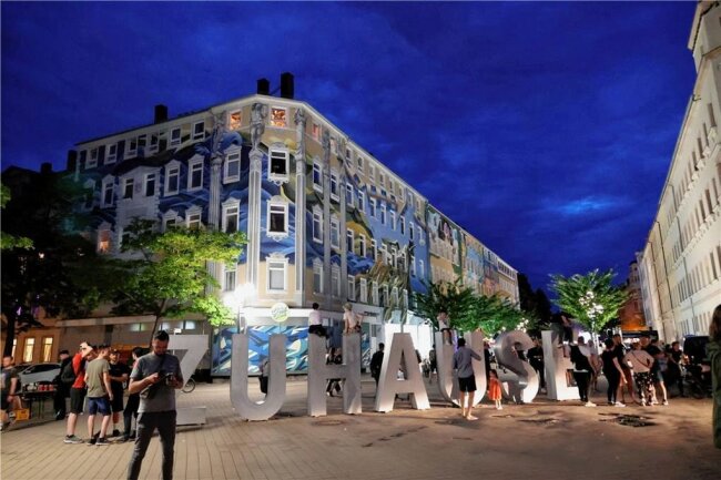 Nach Festival-Absage in Chemnitz nun auch Konferenz zur Kosmos-Zukunft gestrichen - Das Kosmos am 17. Juni 2022 zog viele Tausend gut gelaunte Besucher in die Innenstadt. 