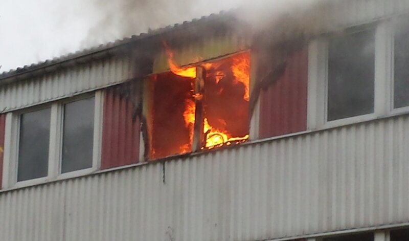 Nach Feuer in Asylunterkunft bei Drebach Tatverdacht gegen Bewohner - Das Feuer brach in einem Zimmer der zweiten Etage aus.