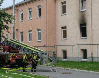 Nach Feuer in Asylunterkunft - Tatverdächtiger in U-Haft - Am Mittwoch wurden die Feuerwehren aus Aue, Alberoda und Lößnitz zu einem Brand im Asylbewerberheim in Alberoda gerufen. 