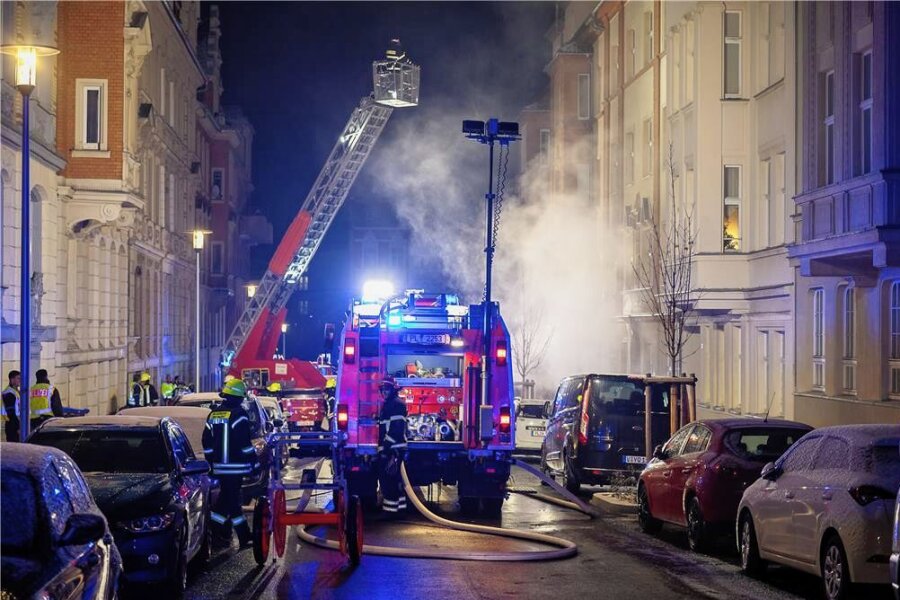 Nach Feuer in Plauener Wohnhaus: Polizei findet andere Brandursache als vermutet - Am Montag vor einer Woche hatte es in einem Wohnhaus an der Bergstraße in Plauen gebrannt.