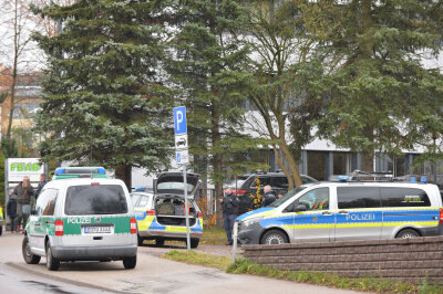 Nach Gewaltandrohung in Brand-Erbisdorf: Polizei gibt Entwarnung - Eine unmittelbare Gefahr schien am frühen Nachmittag nicht zu bestehen. Die Berufsschüler konnten das Gebäude verlassen.