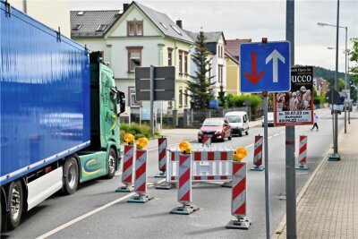 Nach Havarie: B 107 in Rochlitz gesperrt - Am Dienstag konnten Fahrzeuge noch die Poststraße passieren. Am Mittwoch wird die Hauptverkehrsader gekappt.