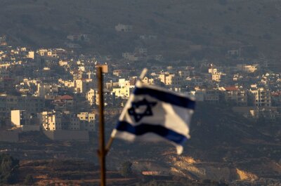 Nach Irans Großangriff: Schlägt Israel zurück? - Eine israelische Flagge in den von Israel kontrollierten Golanhöhen. (Symbolbild)