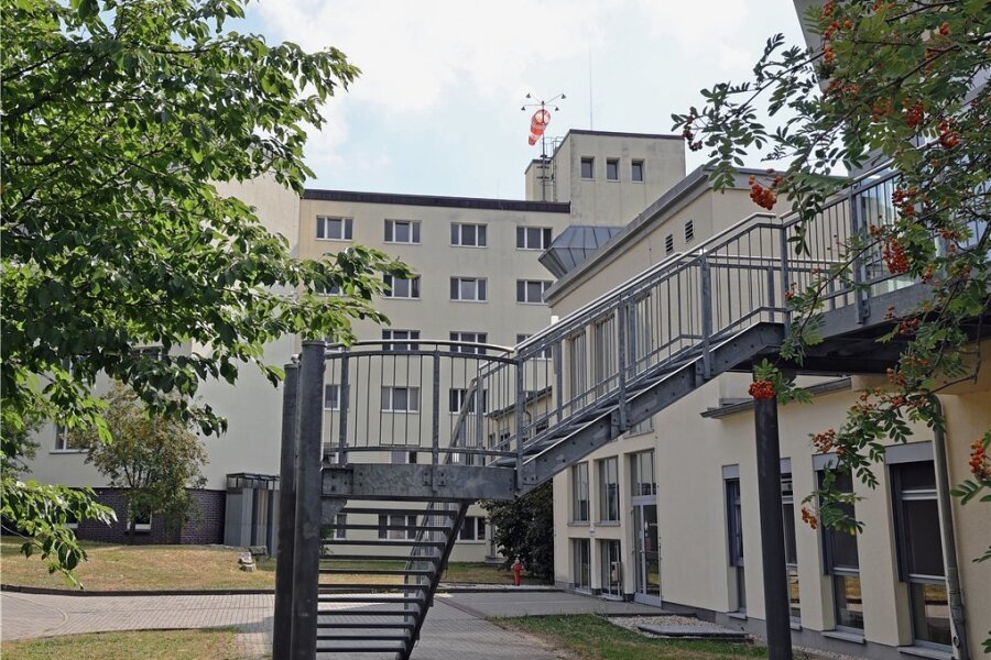 Wohin führt der Weg des Paracelsus Krankenhauses in Reichenbach? Für den Standort hat der Träger Insolvenz angemeldet - nachdem er das Krankenhaus im benachbarten Zwickau verkauft hatte. 