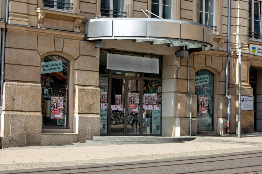 Nach langem Leerstand: Neuer Mieter für ehemalige Orsay-Filiale in der Plauener Innenstadt gefunden - Bis Frühjahr 2022 befand sich am Plauener Postplatz eine Orsay-Filiale. Nun zieht ein Discounter ein.