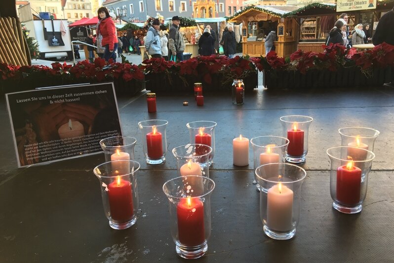 Nach Lkw-Todesfahrt in Berlin: Zwickauer Weihnachtsmarkt bleibt stumm - 