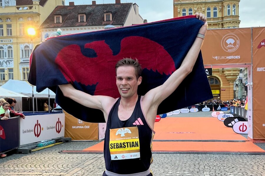 Nach Marathon-Bestzeit: Sebastian Hendel setzt Siegesserie in Tschechien fort - Sebastian Hendel konnte sich am Samstag als Sieger feiern lassen.