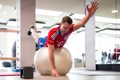 Nach neuerlicher Neuer-OP: Wer hält nun beim FC Bayern den Kasten sauber? - Manuel Neuer beim Aufbautraining vor einigen Monaten. 