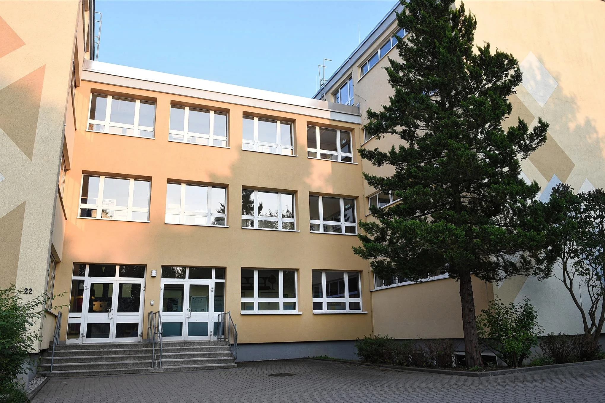 Nach plötzlicher Kündigung der Sekretärin der SchollSchule in Limbach