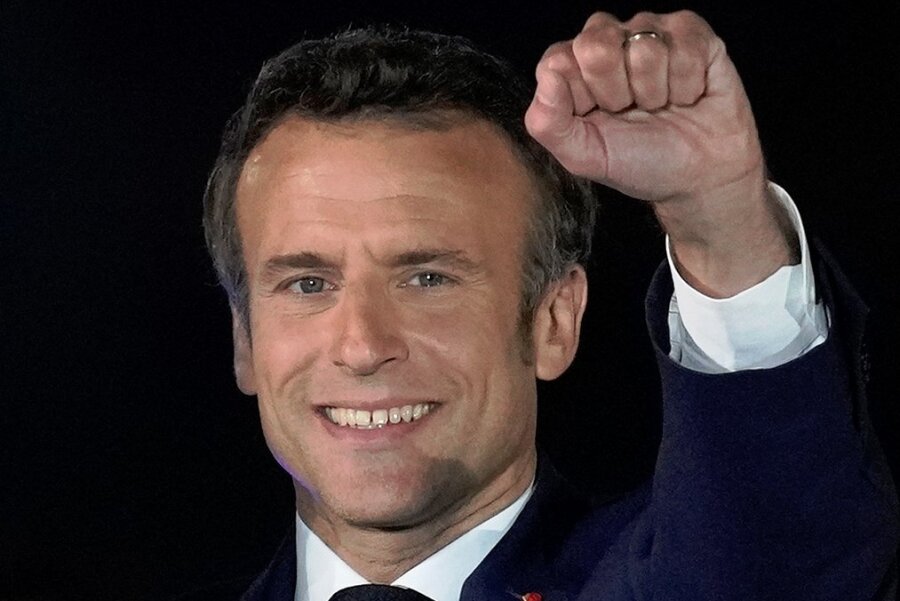 Sieg! Frankreichs Präsident Emmanuel Macron bleibt nach seinem Wahlerfolg im Amt. Ein Sieg seiner Rivalin Marine Le Pen hätte gravierende Folgen für die Beziehungen zu Deutschland gehabt. 
