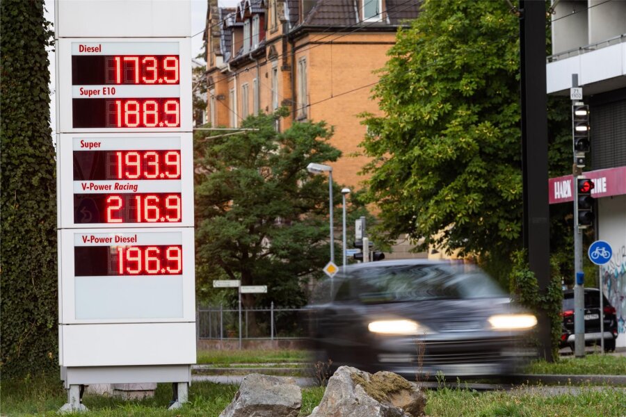 Nach Preisschock an der Zapfsäule: Werden Benzin und Diesel jetzt endlich billiger? - Tanken macht schon geraume Zeit keinen Spaß mehr. (Archiv)
