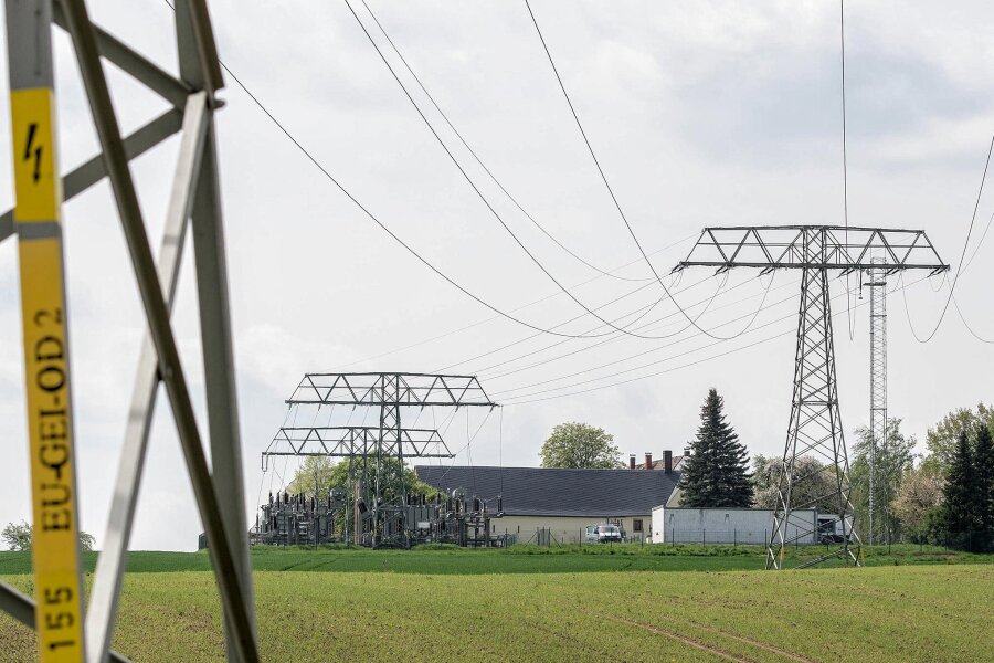 Nach Schlagabtausch beim OVG Bautzen: Kampf gegen Freileitung geht weiter - Vom Elsdorfer Umspannwerk aus soll eine Stromtrasse gebaut werden.