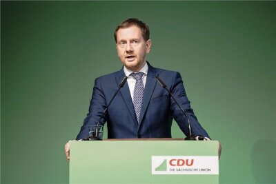 Nach Schmähplakaten bei Aue-Spiel: Kretschmer gegen DFB-Ermittlungen - Michael Kretschmer - Sächsischer Ministerpräsident