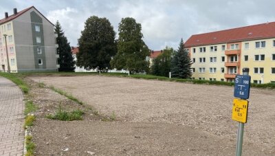 Nach Seniorenwohnanlage kommt Tagespflege - Auf dem Grundstück des abgerissenen Wohnblocks Händelstraße 3, 3a und 3b in Frankenberg entsteht eine Parkplatzanlage. 
