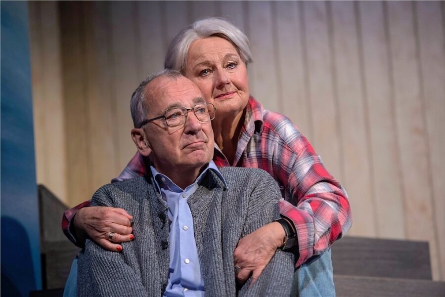 Christine Gabsch und Wolfgang Adam als Ethel und Norman Thayer in dem Stück "Das Haus am See".