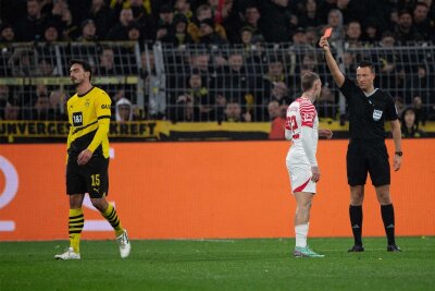 Nach Sieg bei Borussia Dortmund: Fehlende Klarheit trübt die Leipziger Freude - Es war die Szene des Spiels: Mats Hummels flog nach einer Viertelstunde vom Platz. Dem BVB schadete er mit seinem Platzverweis, doch auch RB Leipzig konnte danach nicht überzeugen.