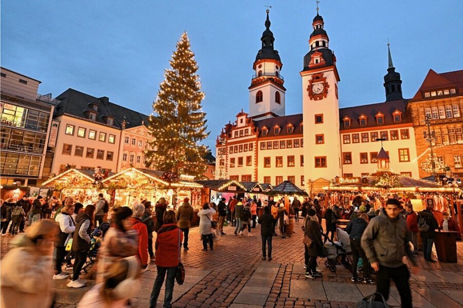 Nach Sperrung wegen Glatteisgefahr: Chemnitzer Weihnachtsmarkt seit 14 Uhr wieder offen - Der Chemnitzer Weihnachtsmarkt bleibt am 19. Dezember vorerst geschlossen.