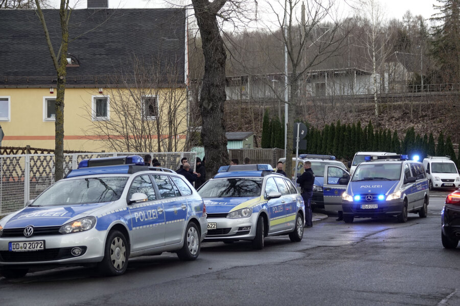Nach Streit: Mehrere Polizeistreifen nach Ebersdorf alarmiert - 