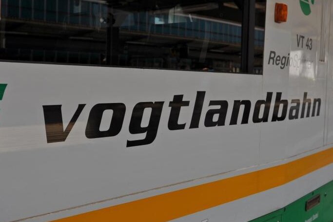 Nach Sturm Sabine: Vogtlandbahn will Betrieb noch heute wieder aufnehmen - 