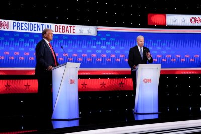 Nach TV-Duell: Bei US-Demokraten geht die Angst um - US-Präsident Joe Biden und sein Herausforderer Donald Trump (l) treten bei einem TV-Duell gegeneinander an.