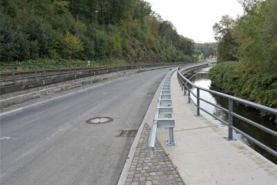 Nach über zwei Jahren Bauzeit: Straße zwischen Wiesenburg und Weißbach wird am Donnerstag freigegeben - Eingeklemmt zwischen Zwickauer Mulde und Bahnlinie Zwickau-Aue: die Kreisstraße K 9332.