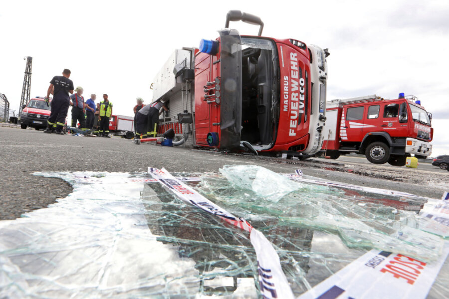 Nach Unfall auf dem Sachsenring: Feuerwehr erhält Ersatzfahrzeug - Das beim Fahrsicherheitstraining am vergangenen Samstag umgekippte Löschauto der Scharfensteiner Wehr.