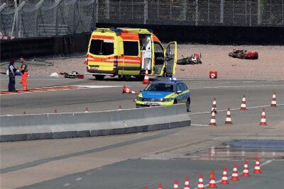Nach Unfall auf dem Sachsenring: Rennfahrer stirbt - Am 30. Juli war auf dem Sachsenring in Hohenstein-Ernstthal bei einem Rennstreckentraining ein schwerer Unfall passiert.Foto:Andreas Kretschel