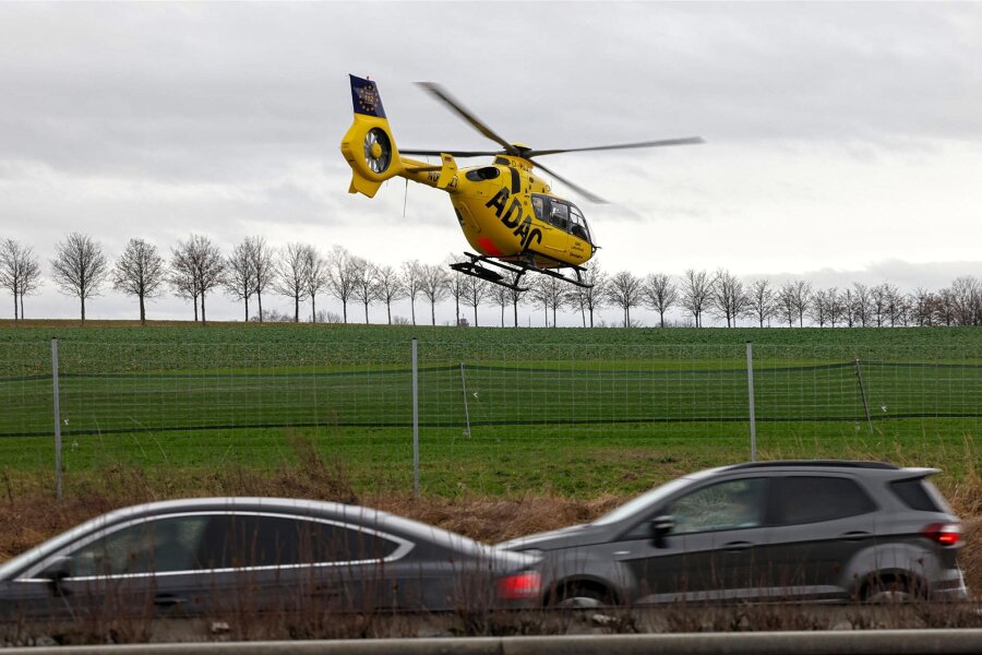 Nach Unfall auf der A 4 bei Glauchau: Warum der Rettungshubschrauber auf dem Feld landen musste - Das Foto entstand am Dienstag nach dem Unfall auf der Autobahn bei Glauchau.