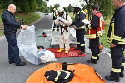 Nach Verdacht auf radioaktive Strahlung: Feuerwehr hebt Sperrung in Brand-Erbisdorf auf - Die Feuerwehr war mit einem Großaufgebot im Einsatz. 