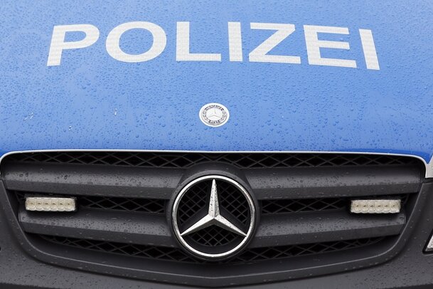 Nach Verfolgungsjagd durch Zwickau: Polizei stellt Tatverdächtigen in der Mulde - 
