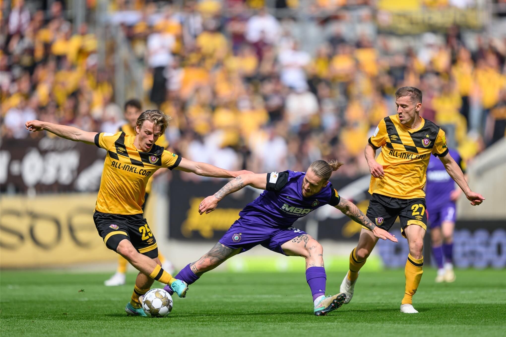 Nach Verlängerung: Dynamo Dresden Schlägt Erzgebirge Aue Und Gewinnt ...