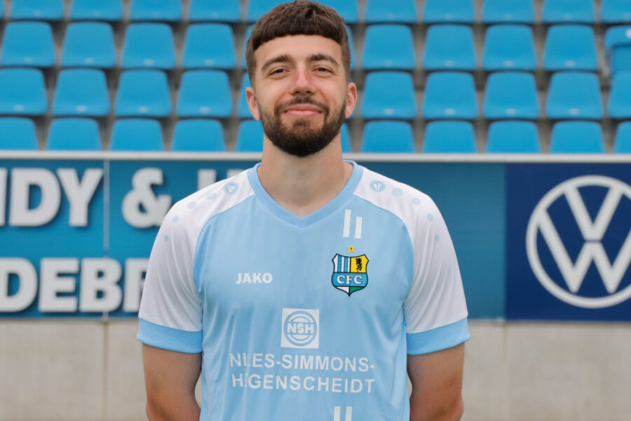 Nach verpasster Hinrunde: Dominik Pelivan verlängert seinen Vertrag beim Chemnitzer FC - Dominik Pelivan verlängert seinen Vertrag beim Chemnitzer FC.