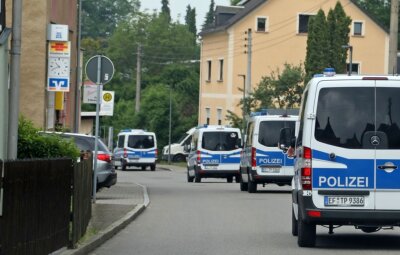 Nach weltweiter Groß-Razzia: Fünf Männer angeklagt - Am frühen Morgen des 7. Juni vergangenen Jahres schlug die Polizei in Bräunsdorf zu. 