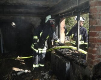 Nach Wohnhausbrand in Siebenlehn: Polizei ermittelt wegen fahrlässiger Brandstiftung - 
