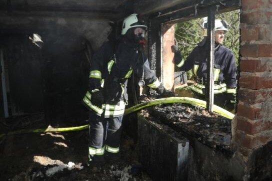 Nach Wohnhausbrand in Siebenlehn: Polizei ermittelt wegen fahrlässiger Brandstiftung - 
