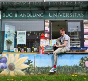 Nach zähen Verhandlungen: Buchladen am Chemnitzer Campus bleibt - Die Universitas Buchhandlung an der Reichenhainer Straße hat mit Robert Aßmann einen neuen Inhaber. Er sieht für das Geschäft als Fachbuchhandlung eine gute Zukunft. 