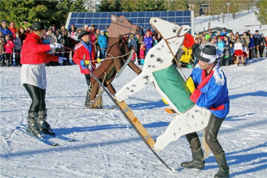 Nach Zitterpartie: Holzhauer Skifasching fällt nun doch aus - Toll trieb man es beim Skifasching 2019. 2023 musste nun kurzfristig die Veranstaltung abgesagt werden. 