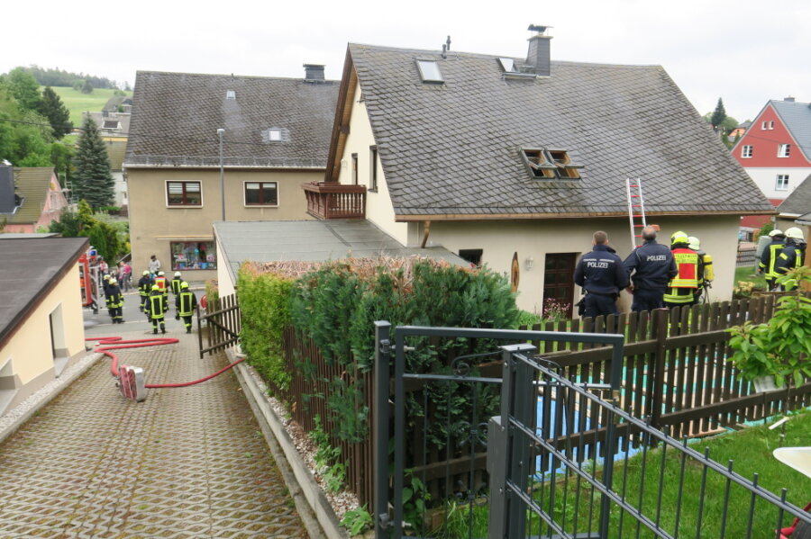 Nachbar verhindert schlimmeren Brand in Zschorlau - 