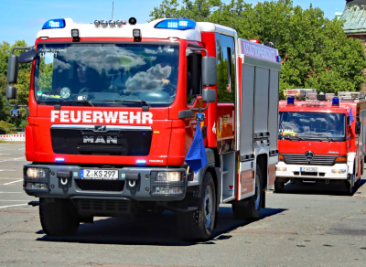 Nachbarin bemerkt Brand in Zwickauer Mehrfamilienhaus: Wohnung unbewohnbar, 50.000 Euro Schaden - 