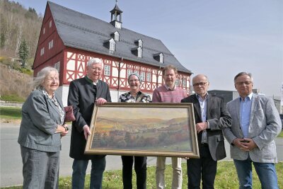 Nachfahren des Auer Industriellen Gessner schenken der Stadt Gemälde aus Familienbesitz - Vor dem Herrenhaus Auerhammer wurde das historische Gemälde übergeben.