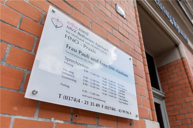 Nachfolgerin in Auerbacher HNO-Praxis tritt Dienst an - Aufatmen in Auerbach: Nachdem HNO-Ärztin Galina Pauli im Frühling in den Ruhestand gegangen ist, ist eine neue HNO-Ärztin gefunden. Am Montag trittDr. Eva Bartalis ihren Dienst an.- 