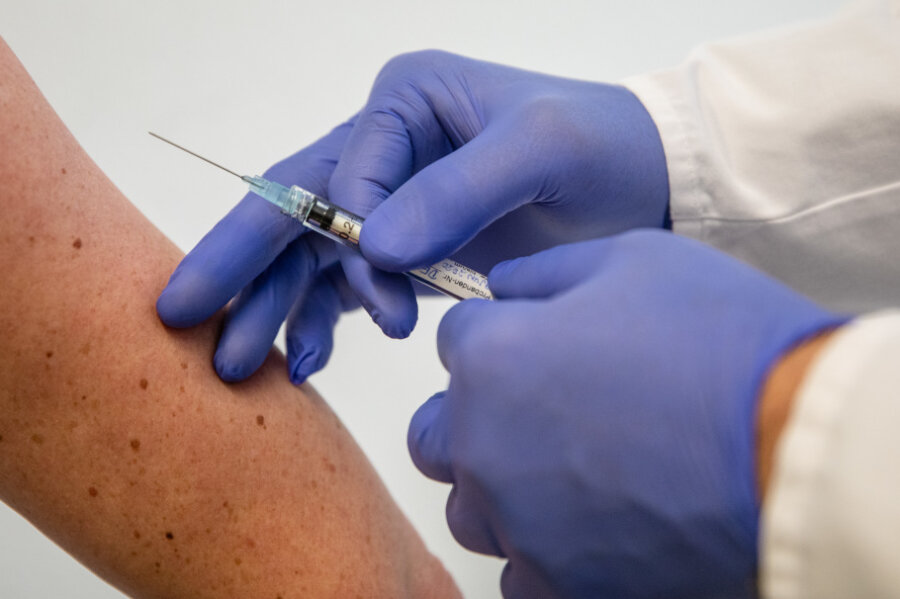 Nachfrage nach Grippe-Impfung im Vogtland deutlich niedriger als im Jahr 2020 - Die Grippeschutzimpfung kann nicht nur eine Influenza verhindern. Gerade bei Älteren soll sie auch das Herzinfarkt- und Schlaganfallrisiko senken.