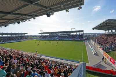 Nachlizenzierung: FSV Zwickau muss zusätzliche Mittel nachweisen - Der FSV Zwickau bei einem Heimspiel in der GGZ-Arena.