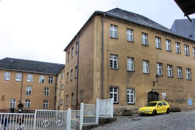 Nachsitzen in Schneeberg: Was die Schulgeschichte über Schneeberg verrät - Die Aufnahme zeigt die leerstehende Diesterwegschule im Jahr 2012. Jetzt ist dort das Stadtrarchiv.