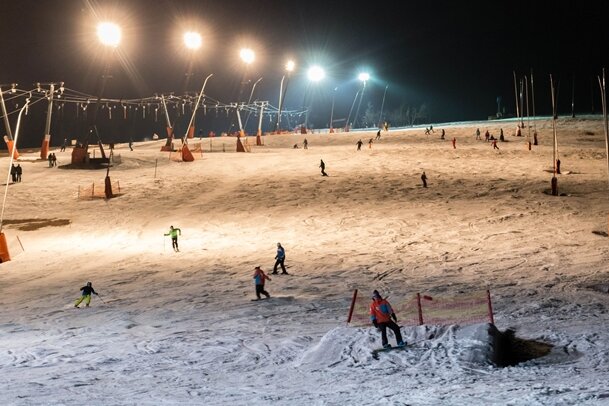 Nachtskisaison in Oberwiesenthal beendet - Wintersportfans kamen in Oberwiesenthal am Samstag auf ihre Kosten - zum letzten Mal in dieser Saison