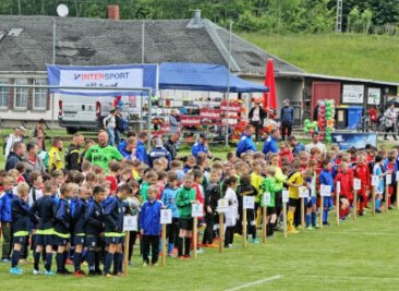Nachwuchs-Cup und Erzgebirge Aue - Fußball satt zu Pfingsten in Glauchau - 