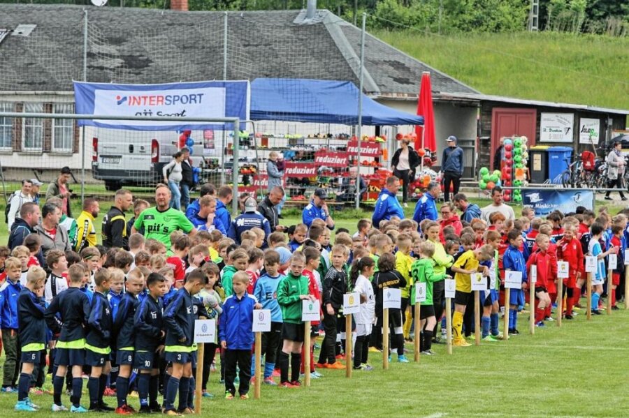 Nachwuchs-Cup und Erzgebirge Aue - Fußball satt zu Pfingsten in Glauchau - 
